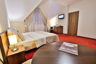 Отель Hotel Kantoria Тарнув Двухместный номер «Комфорт» с 1 кроватью или 2 отдельными кроватями-3