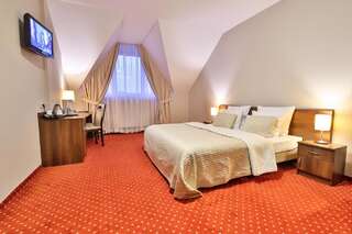 Отель Hotel Kantoria Тарнув Номер Делюкс с кроватью размера «king-size»-4
