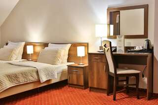 Отель Hotel Kantoria Тарнув Двухместный номер «Комфорт» с 1 кроватью или 2 отдельными кроватями-1